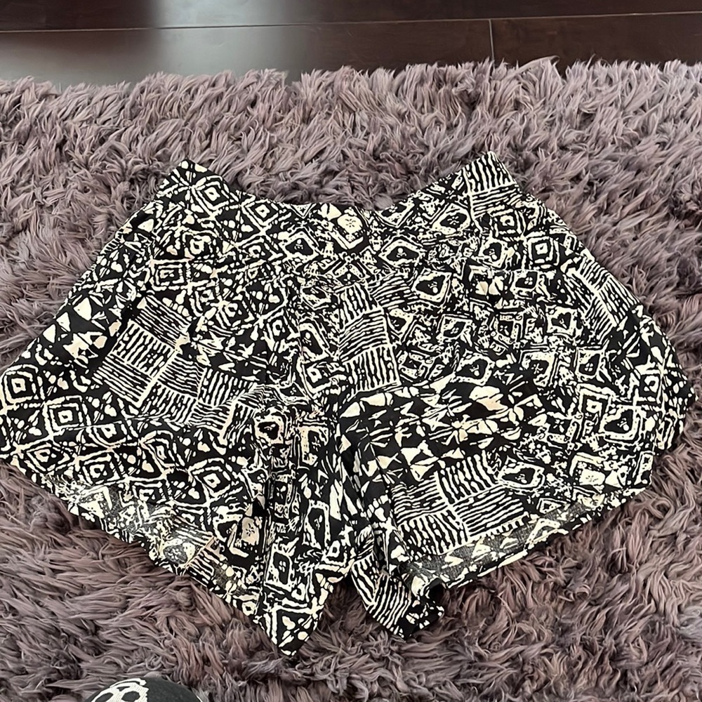 BOOMBOOM JEANS size Large Aztec print shorts Has pockets. Very soft material.